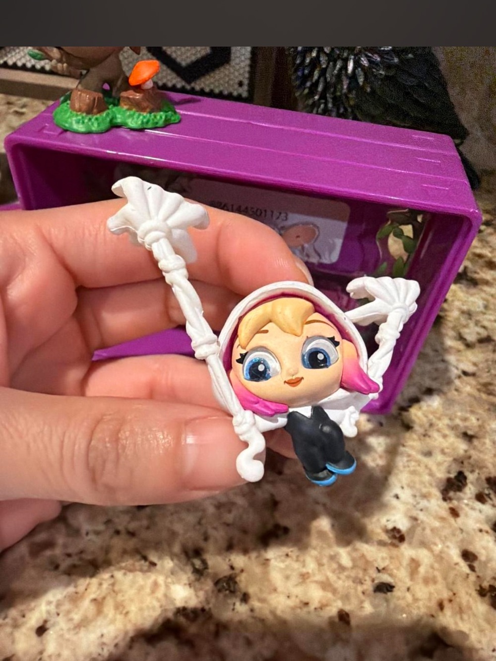 Spider-Gwen & Groot set - Picture 7 of 8